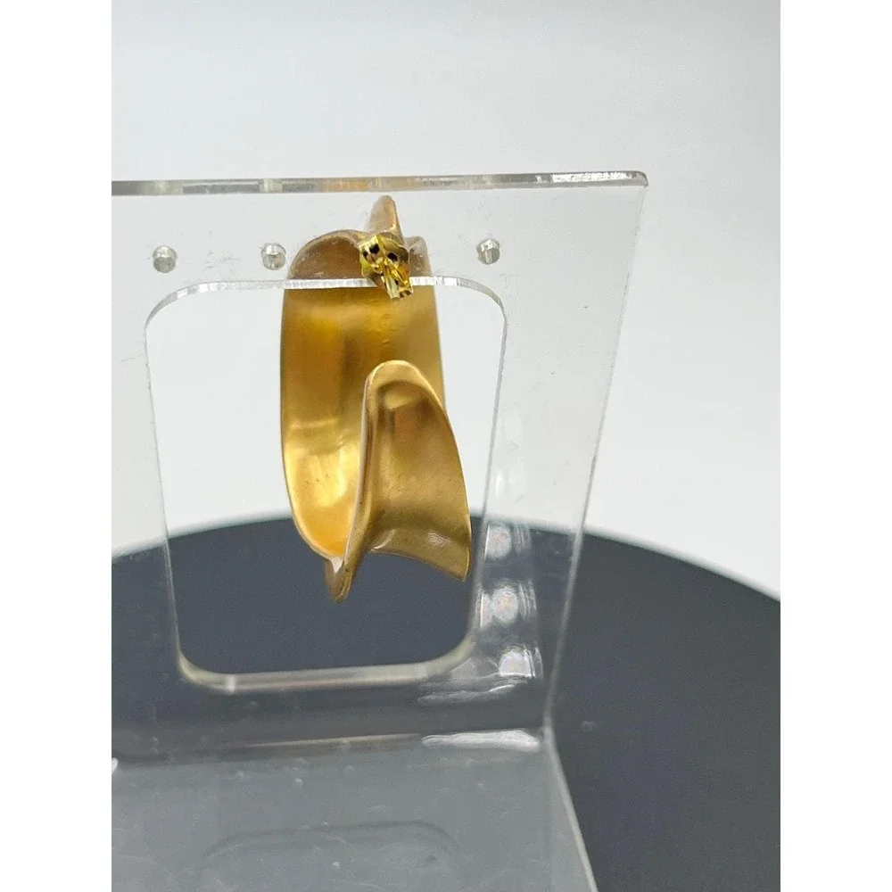 Kenneth Lane KJL Vintage Gold Tone Wider Hoop Clip on Earring  * Single - Picture 8 of 13